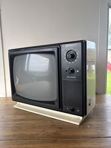 Hitachi vintage portable - vintage, tv