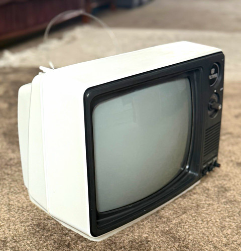 Waltham portable crt 20in - ,
