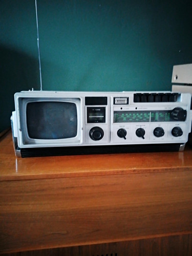 Waltham portable radio - portable, tv/radio